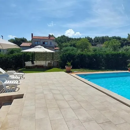 Appartement Family-friendly With Swimming Pool Pomer, Medulin - 17681 *