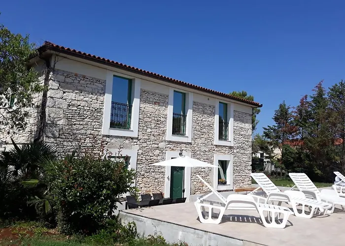 Family-friendly With Swimming Pool Pomer, Medulin - 17681 Apartamento Pula