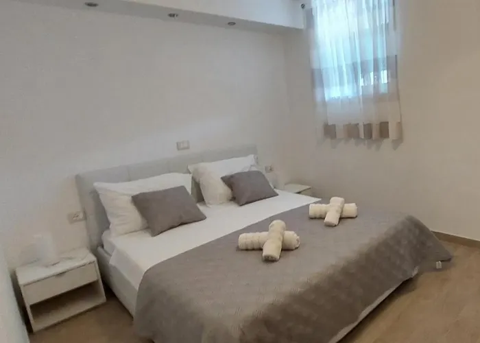 Family-friendly With Swimming Pool Pomer, Medulin - 17681 * Pula