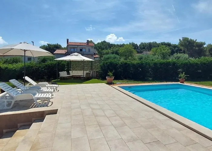 Апартаменты Family-friendly With Swimming Pool Pomer, Medulin - 17681 *